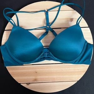 Victoria’s Secret Front-Close Very Sexy Push Up